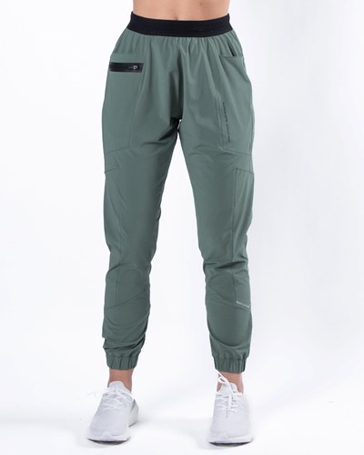 Alphalete Woven 4-Way Stretch 28" Pant Zelene | 48951VICF