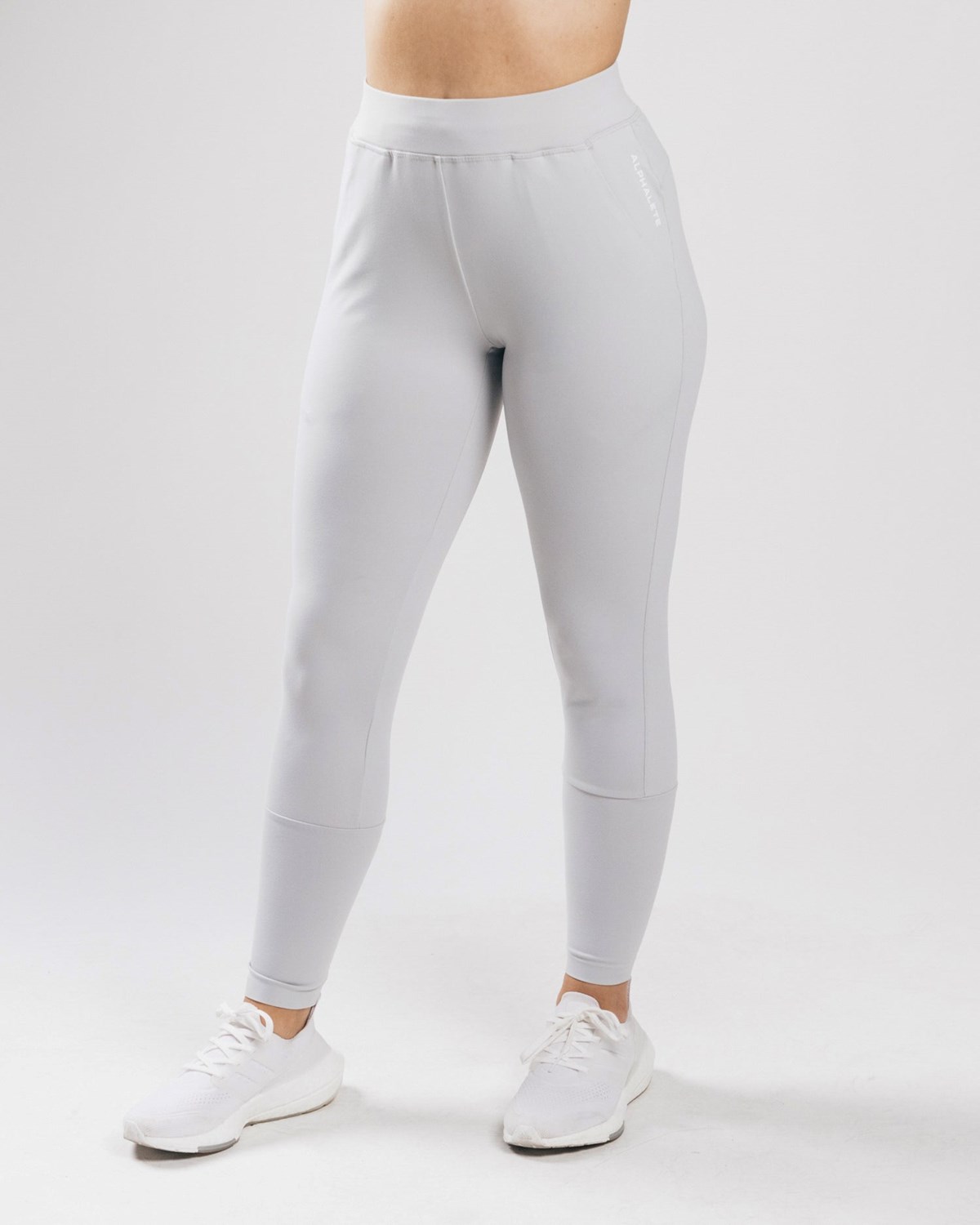 Alphalete 4-Way Stretch Jogger Stříbrné | 04913UHFO