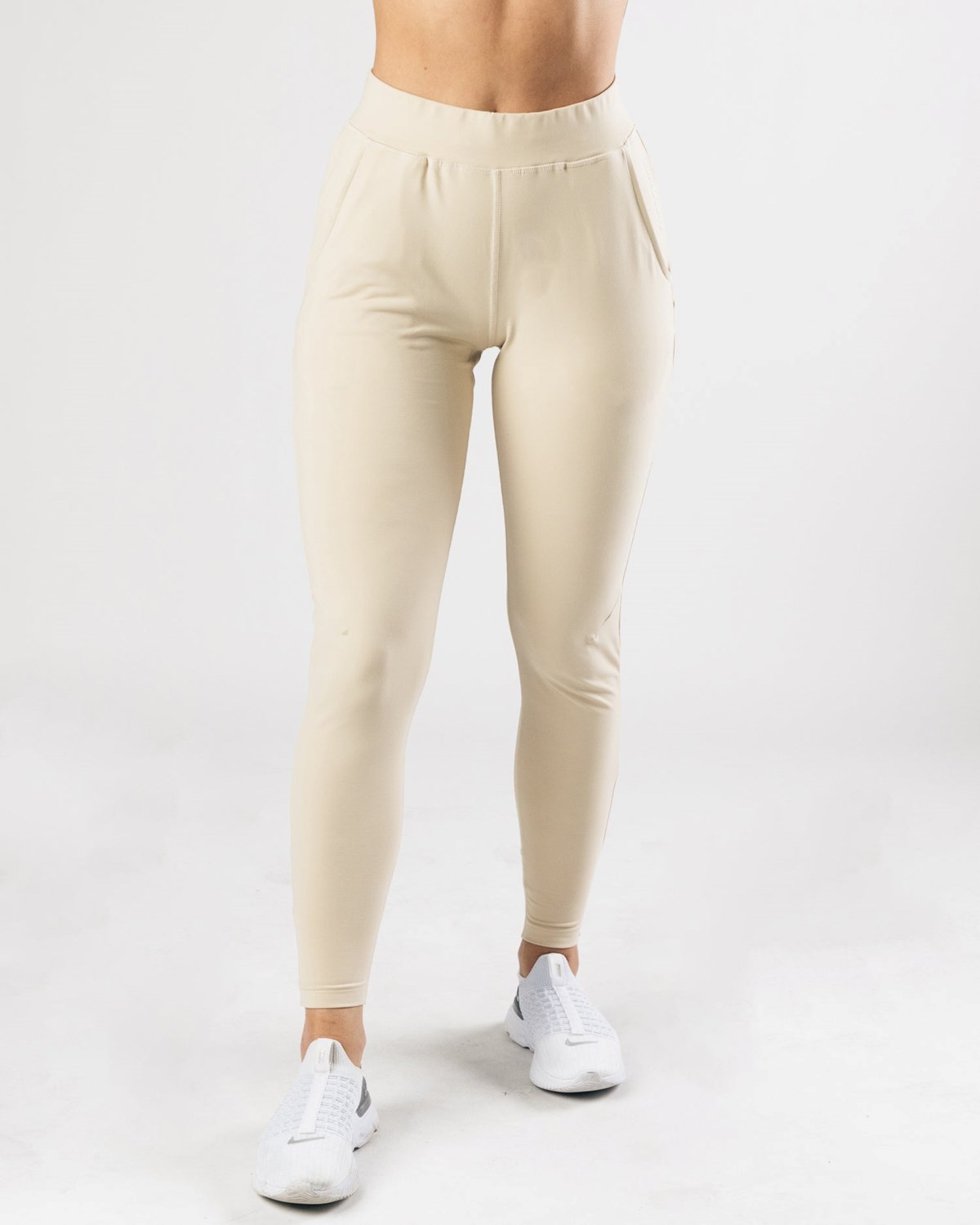 Alphalete 4-Way Stretch Jogger Vanilla | 75012LJTR