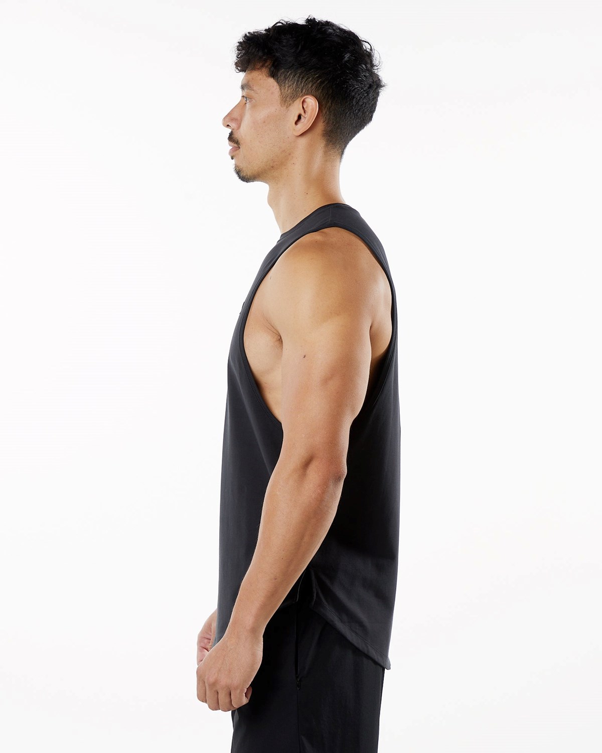 Alphalete Fitted Performance Tank Blackout | 02861KFIC