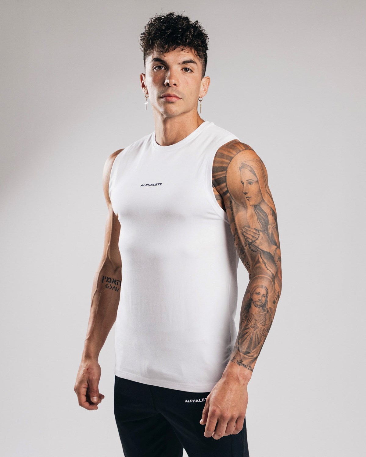 Alphalete Fitted Performance Tank Bílé | 27536ALTG