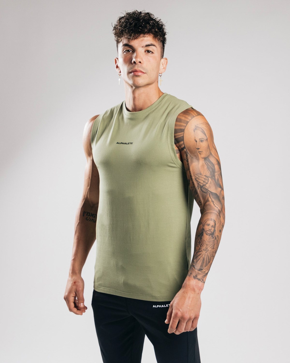 Alphalete Fitted Performance Tank Zelene | 89370VUCP