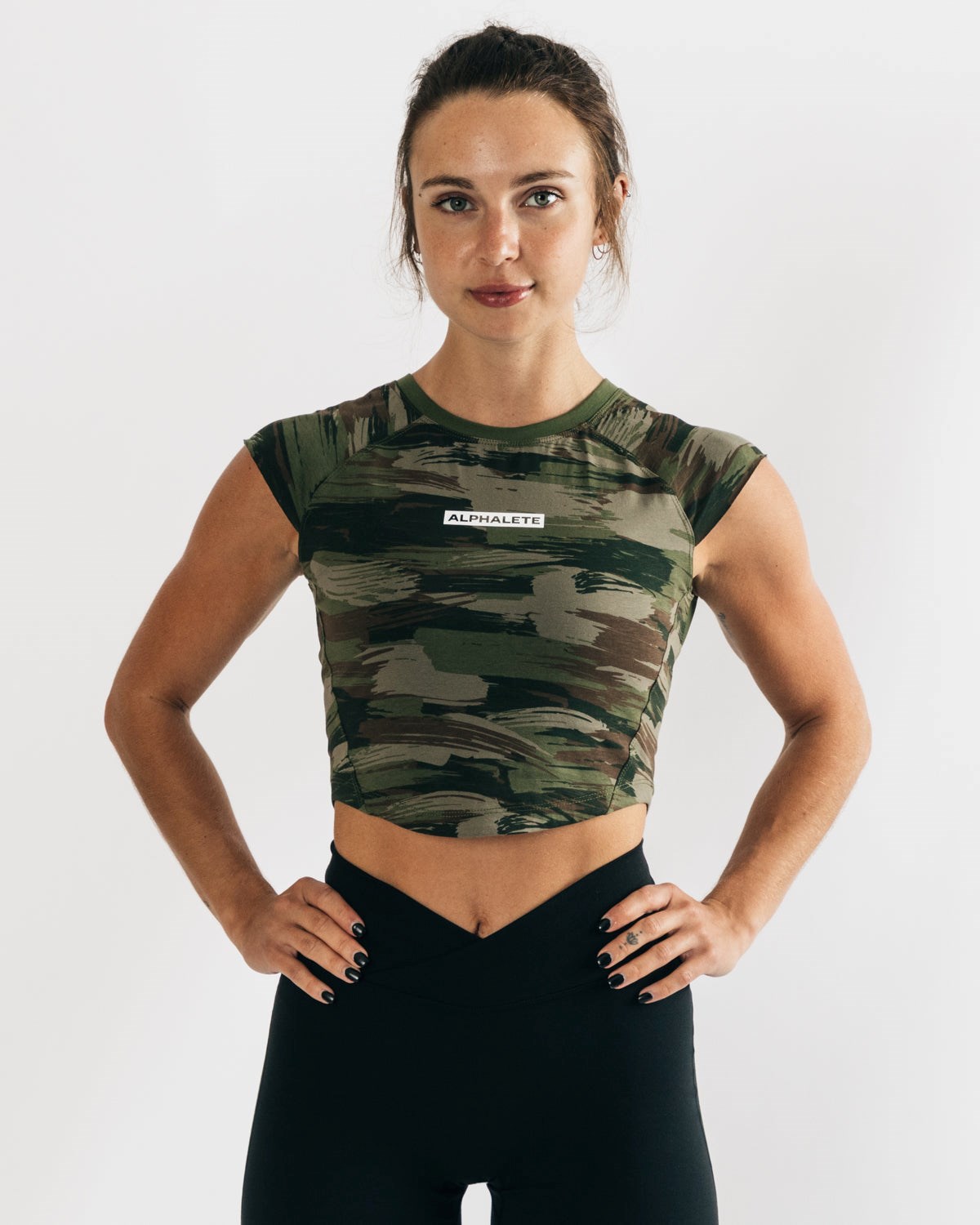 Alphalete High Performance Krátké Sleeve Crop Tee Olivy Zelené Maskáčové | 73692CHFW