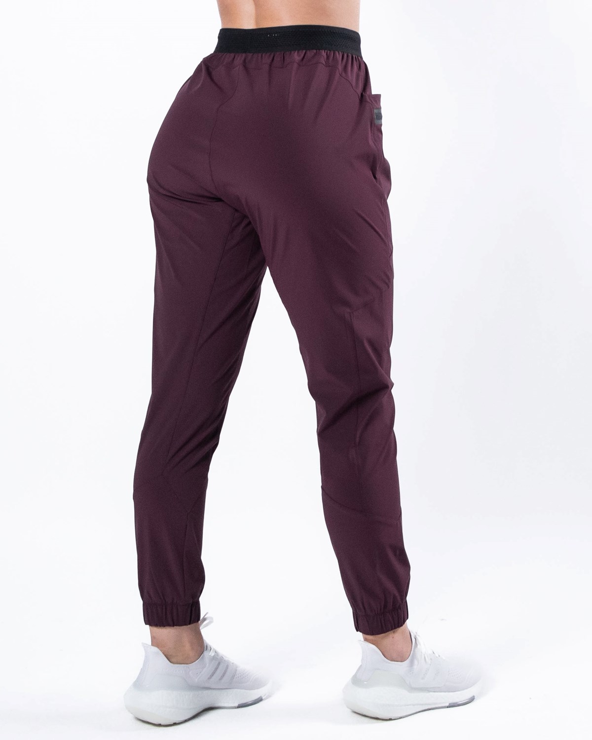 Alphalete Woven 4-Way Stretch 28